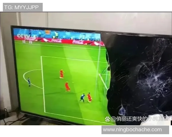 足球明星意外昏倒瞬间合集震惊球迷的真实场景与背后故事