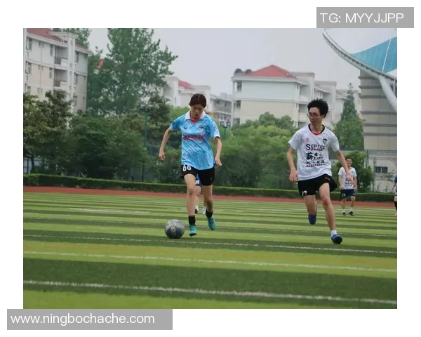 足球明星与中国女性的魅力交汇：探讨体育与文化的深度融合