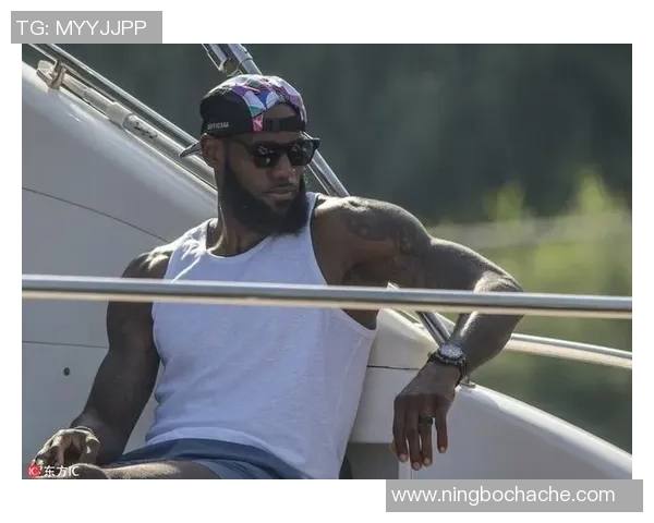 足球明星奢华游艇度假生活尽显风采与魅力的精彩瞬间