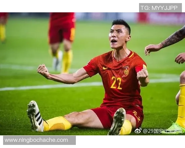 足球明星的魅力与技巧展现帅气过人风采的精彩瞬间